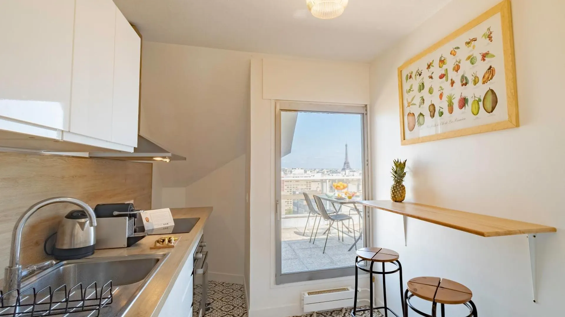 Apartment Ferienwohnung L'Envol - Eiffel Tower View, Near Metro Paris