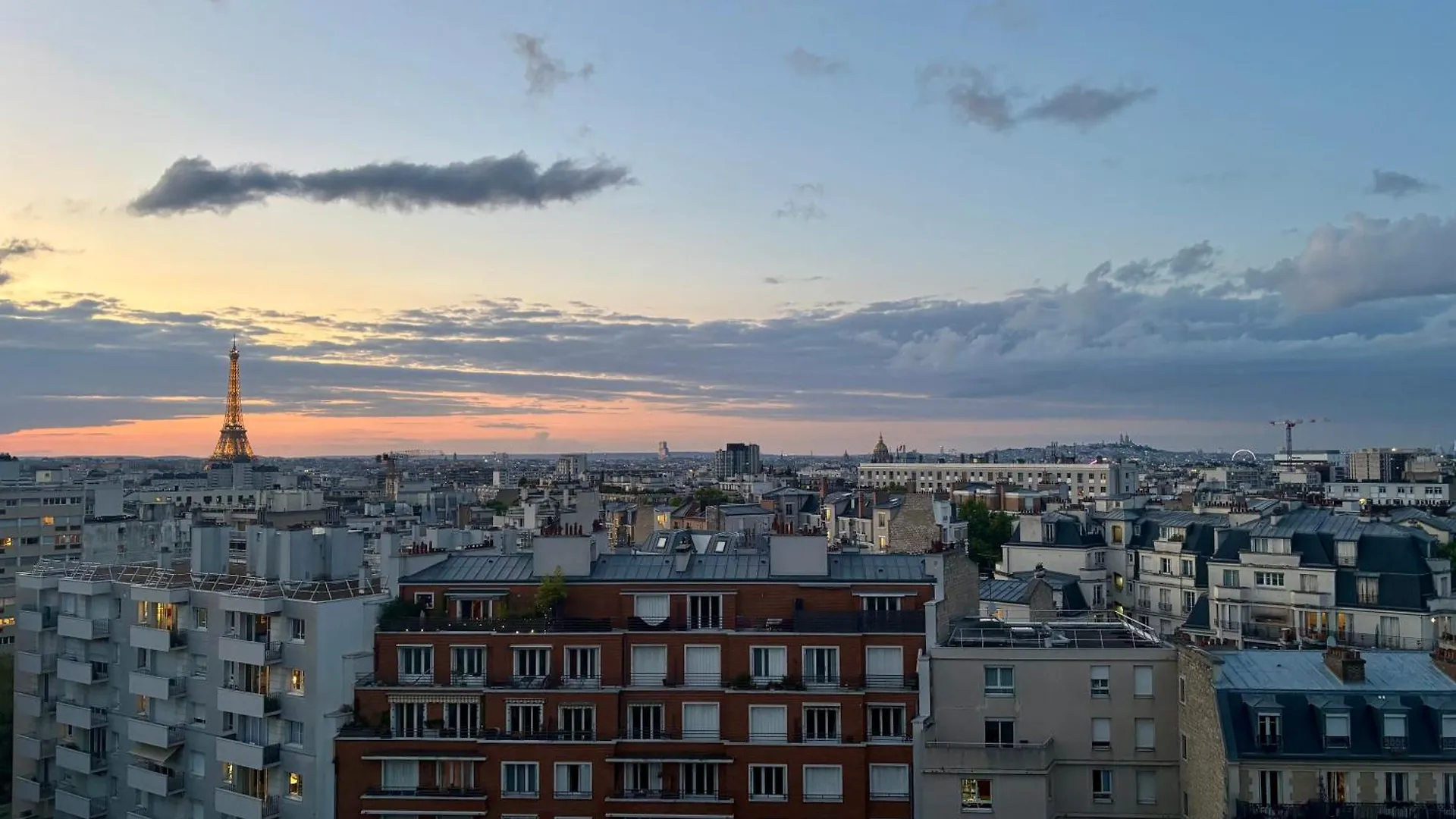 Ferienwohnung L'Envol - Eiffel Tower View, Near Metro Paris Frankreich